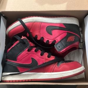 Selling Nike boys Jordan 1 mid ps boys 13.5 C